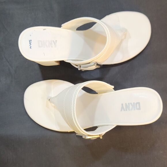 BRAND NEW DKNY BLOCK HEEL THONG SANDAL - Picture 15 of 16